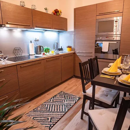 Apartment Charming Retreat With Netflix
