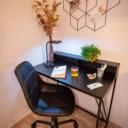 Charming Retreat With Netflix شقة